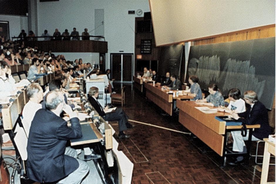 Первая международная конференция, посвященная веб. Женева, 1994 год.